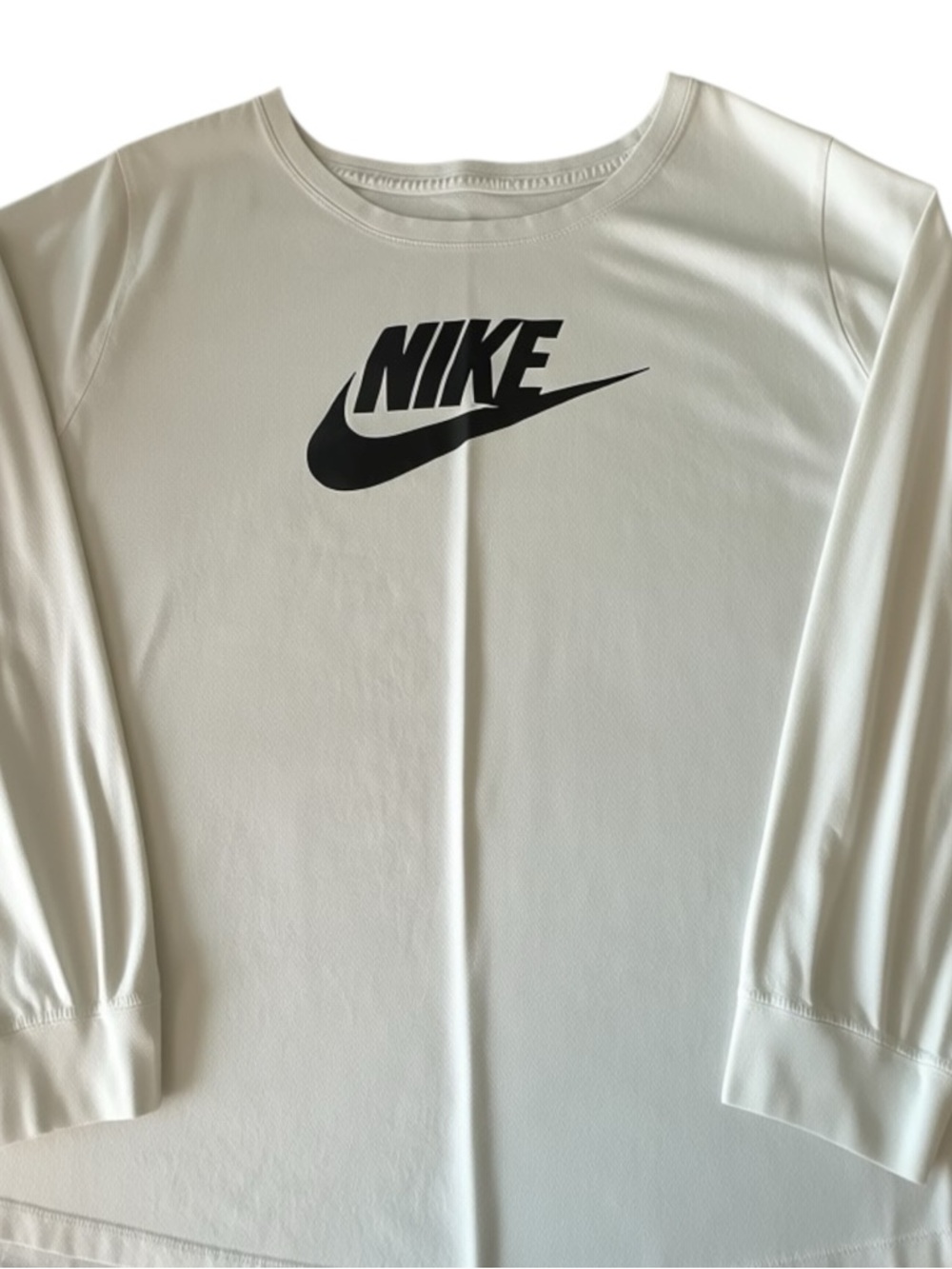 😜 Nike Long Sleeve Crew Shirt in White with Black Swoosh